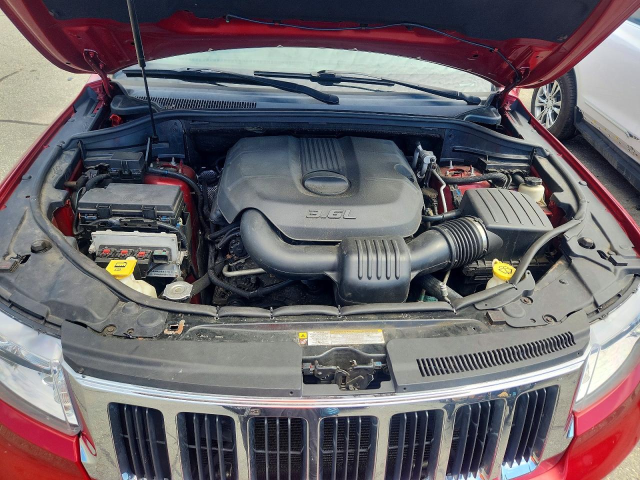 2011 Jeep Grand Cherokee Laredo Red vin: 1J4RR4GG3BC602135