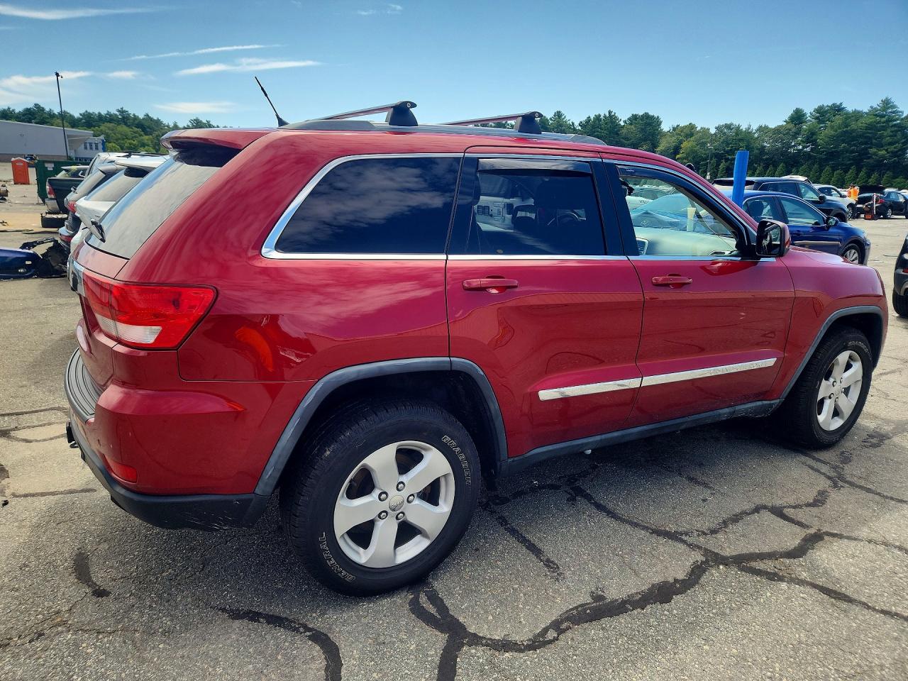 2011 Jeep Grand Cherokee Laredo Red vin: 1J4RR4GG3BC602135