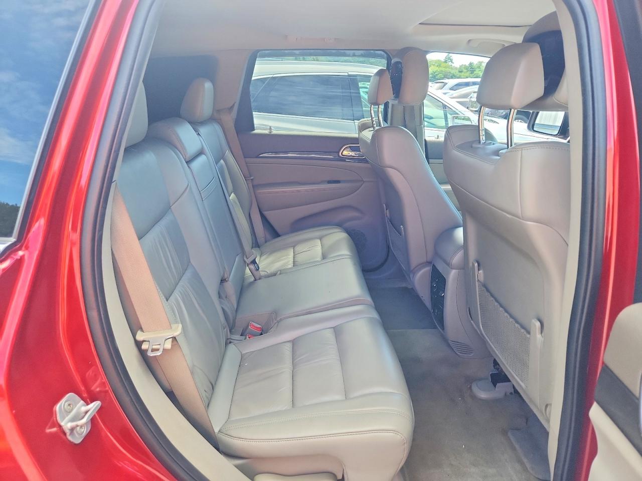 2011 Jeep Grand Cherokee Laredo Red vin: 1J4RR4GG3BC602135