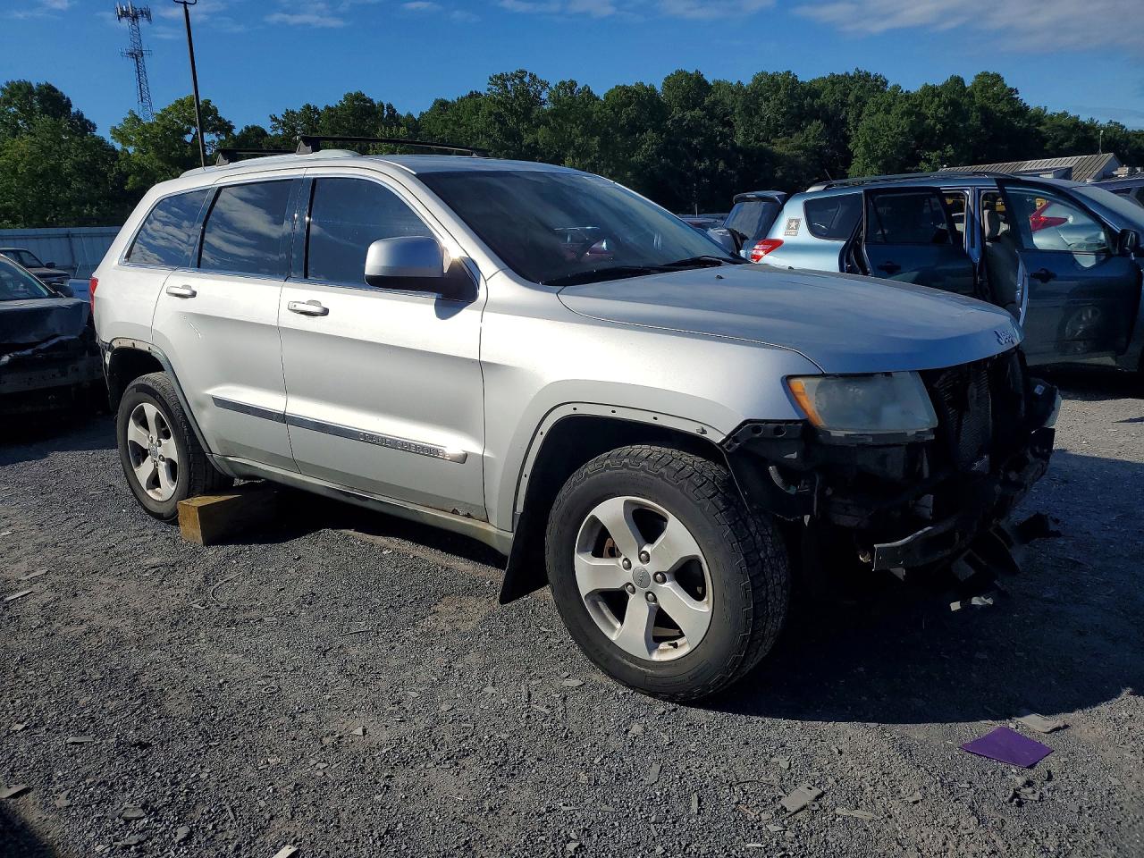 2011 Jeep Grand Cherokee Laredo Silver vin: 1J4RR4GG3BC613085
