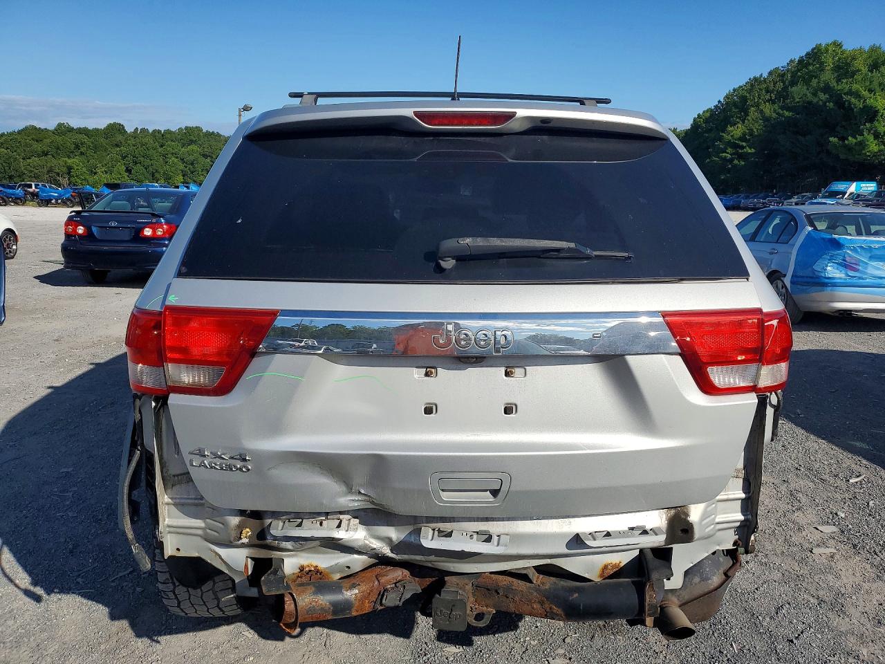 2011 Jeep Grand Cherokee Laredo Silver vin: 1J4RR4GG3BC613085