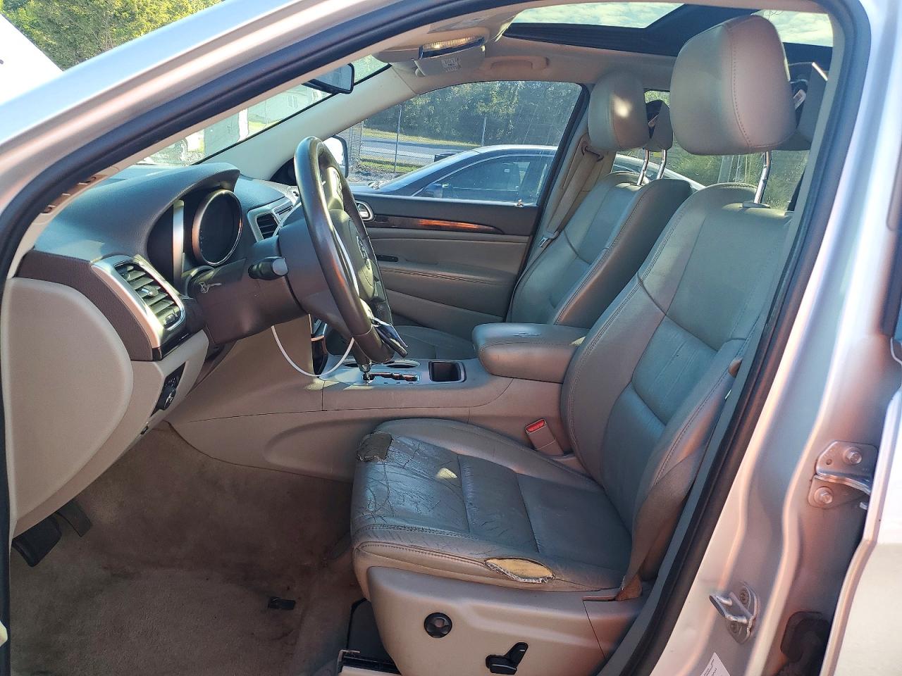 2011 Jeep Grand Cherokee Laredo Silver vin: 1J4RR4GG3BC613085