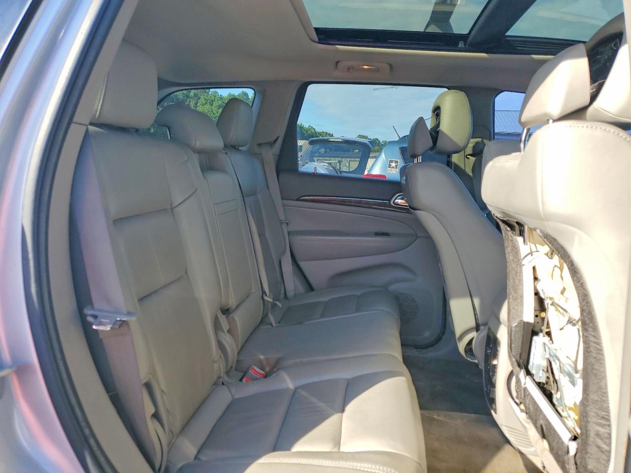 2011 Jeep Grand Cherokee Laredo Silver vin: 1J4RR4GG3BC613085