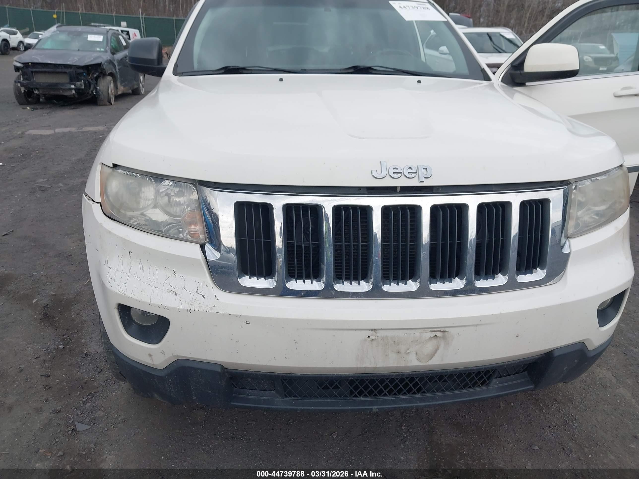 2011 Jeep Grand Cherokee Laredo White vin: 1J4RR4GG3BC640030