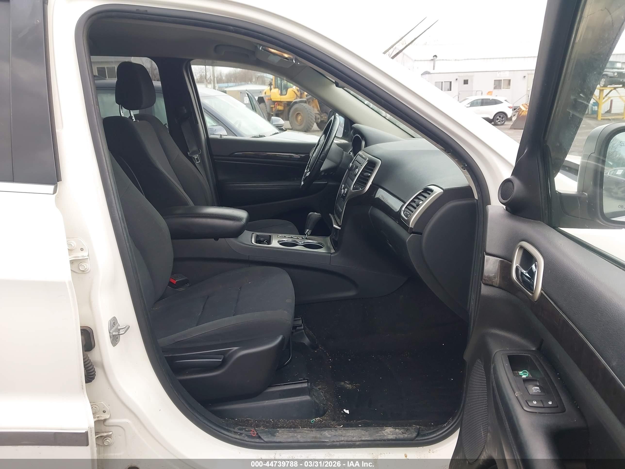 2011 Jeep Grand Cherokee Laredo White vin: 1J4RR4GG3BC640030