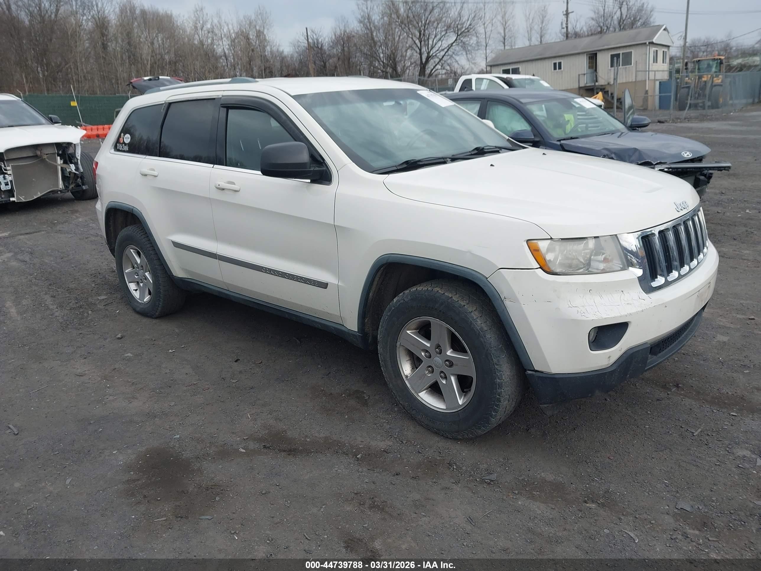 2011 Jeep Grand Cherokee Laredo White vin: 1J4RR4GG3BC640030