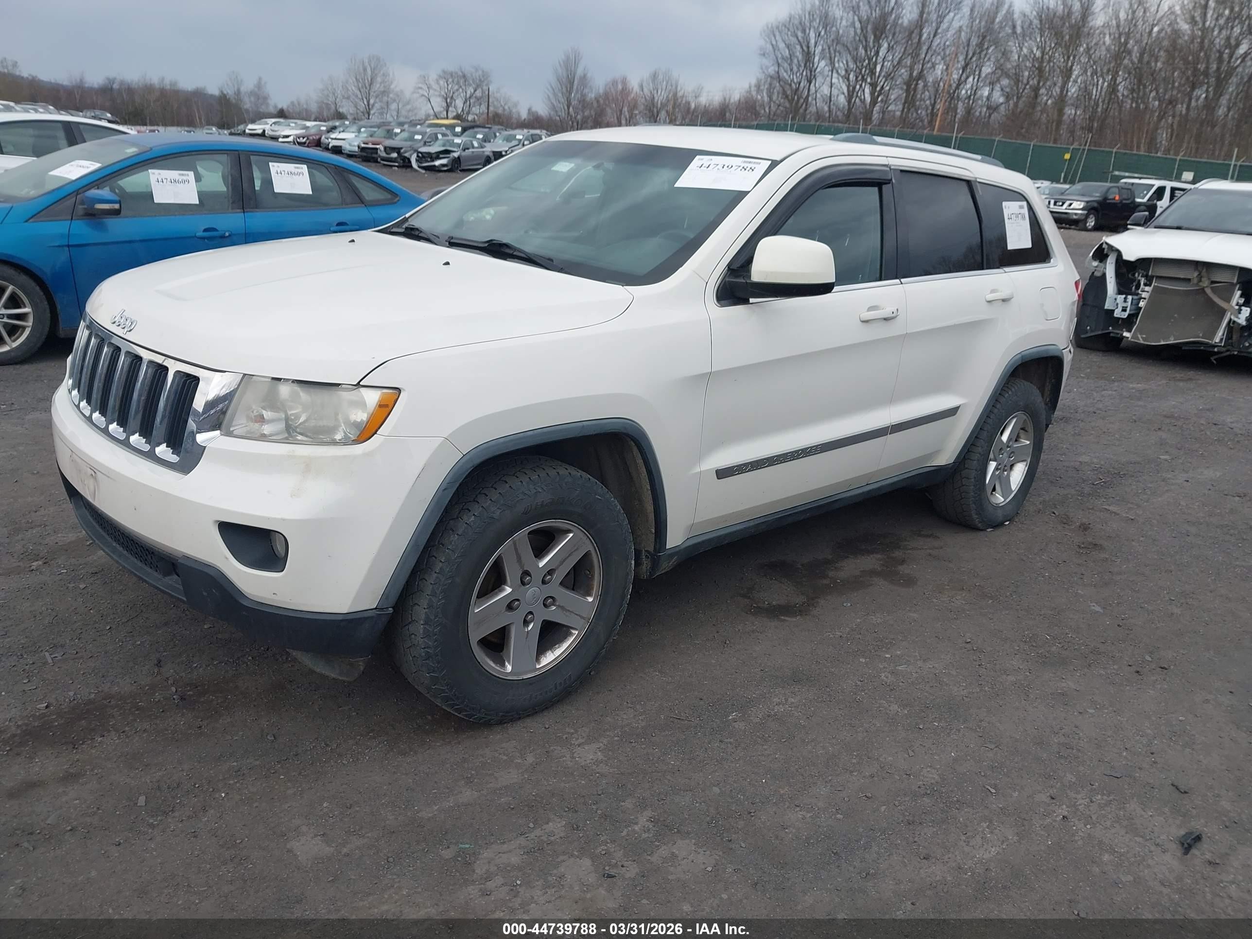 2011 Jeep Grand Cherokee Laredo White vin: 1J4RR4GG3BC640030