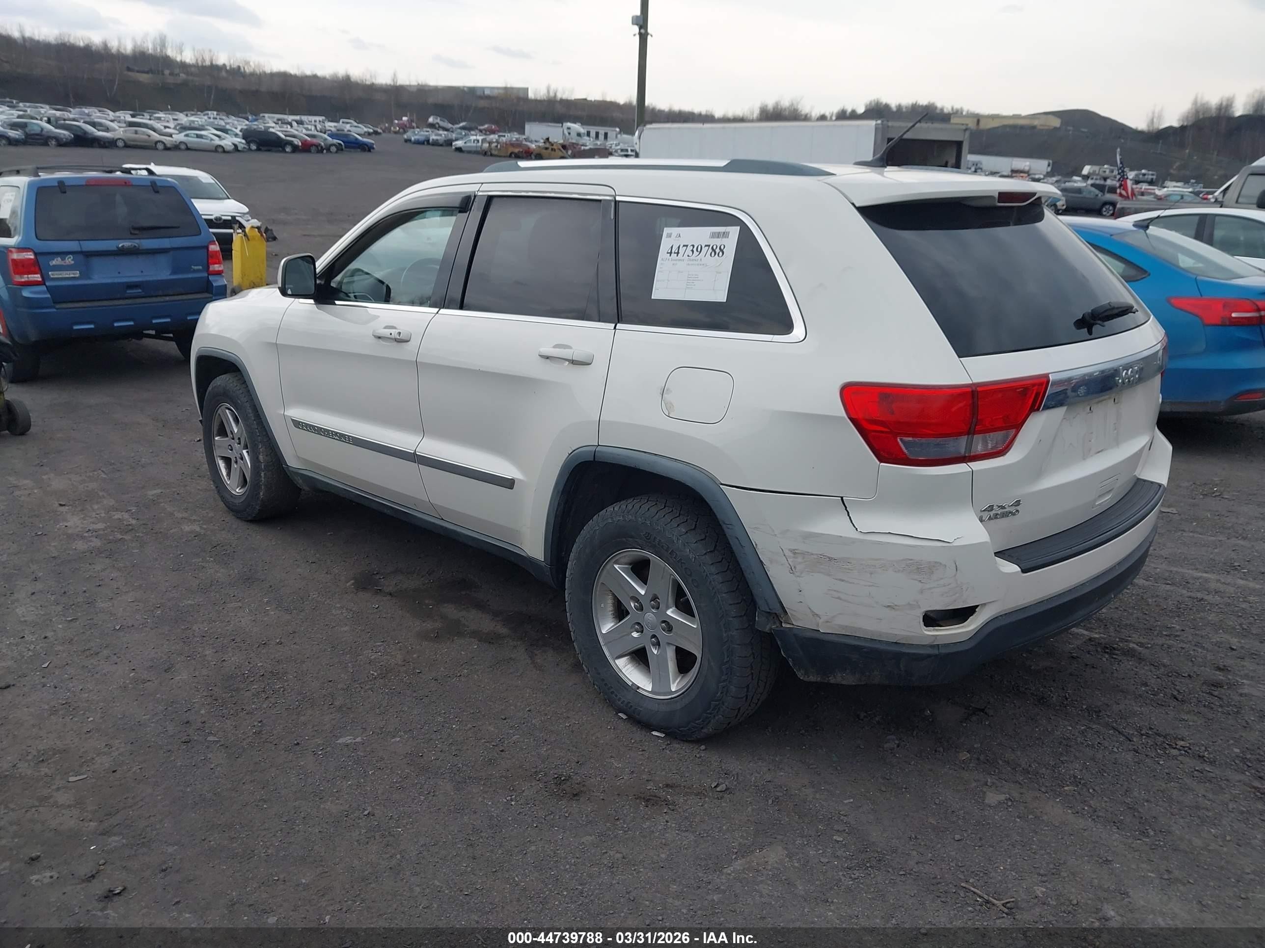 2011 Jeep Grand Cherokee Laredo White vin: 1J4RR4GG3BC640030