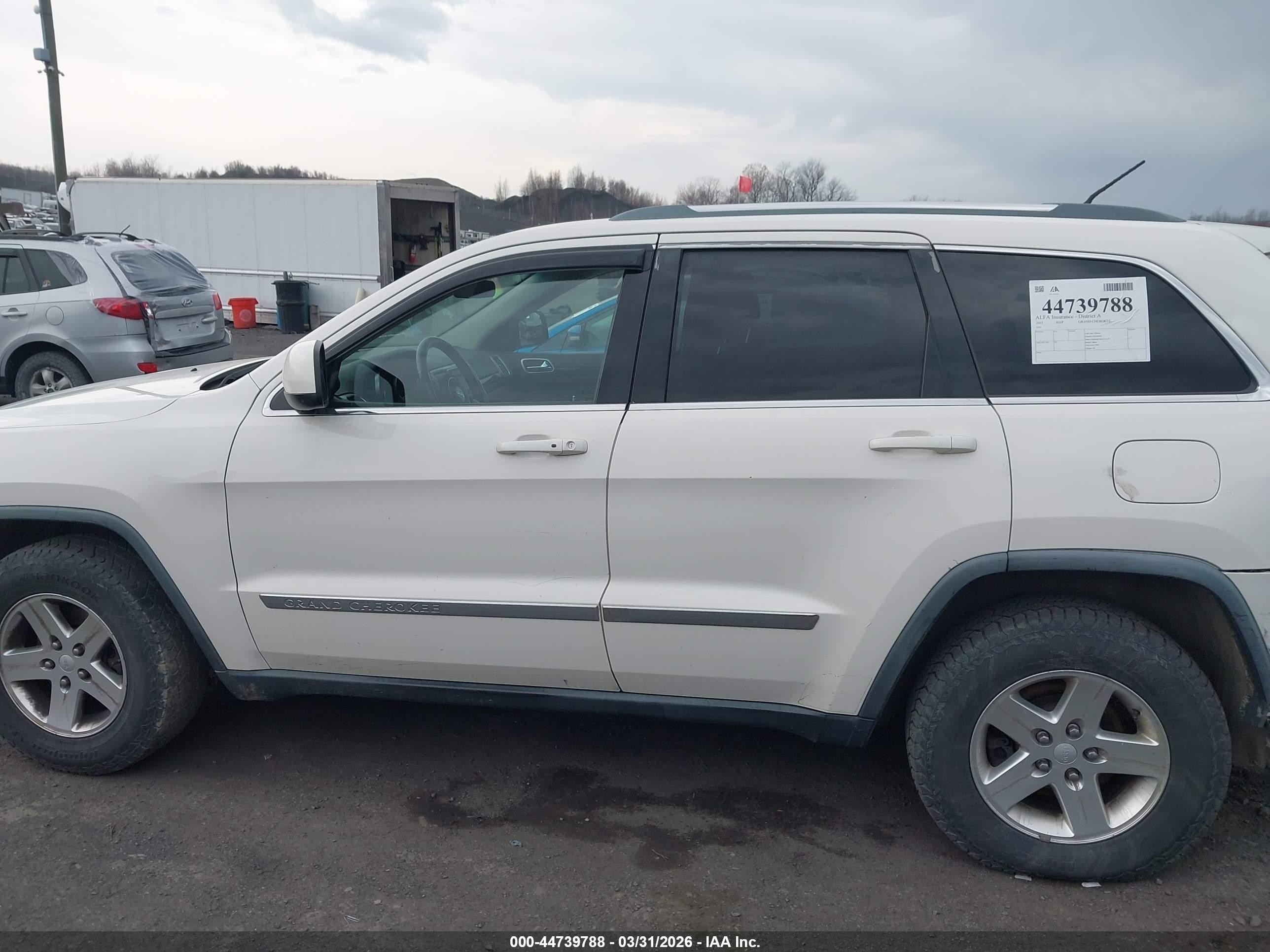2011 Jeep Grand Cherokee Laredo White vin: 1J4RR4GG3BC640030