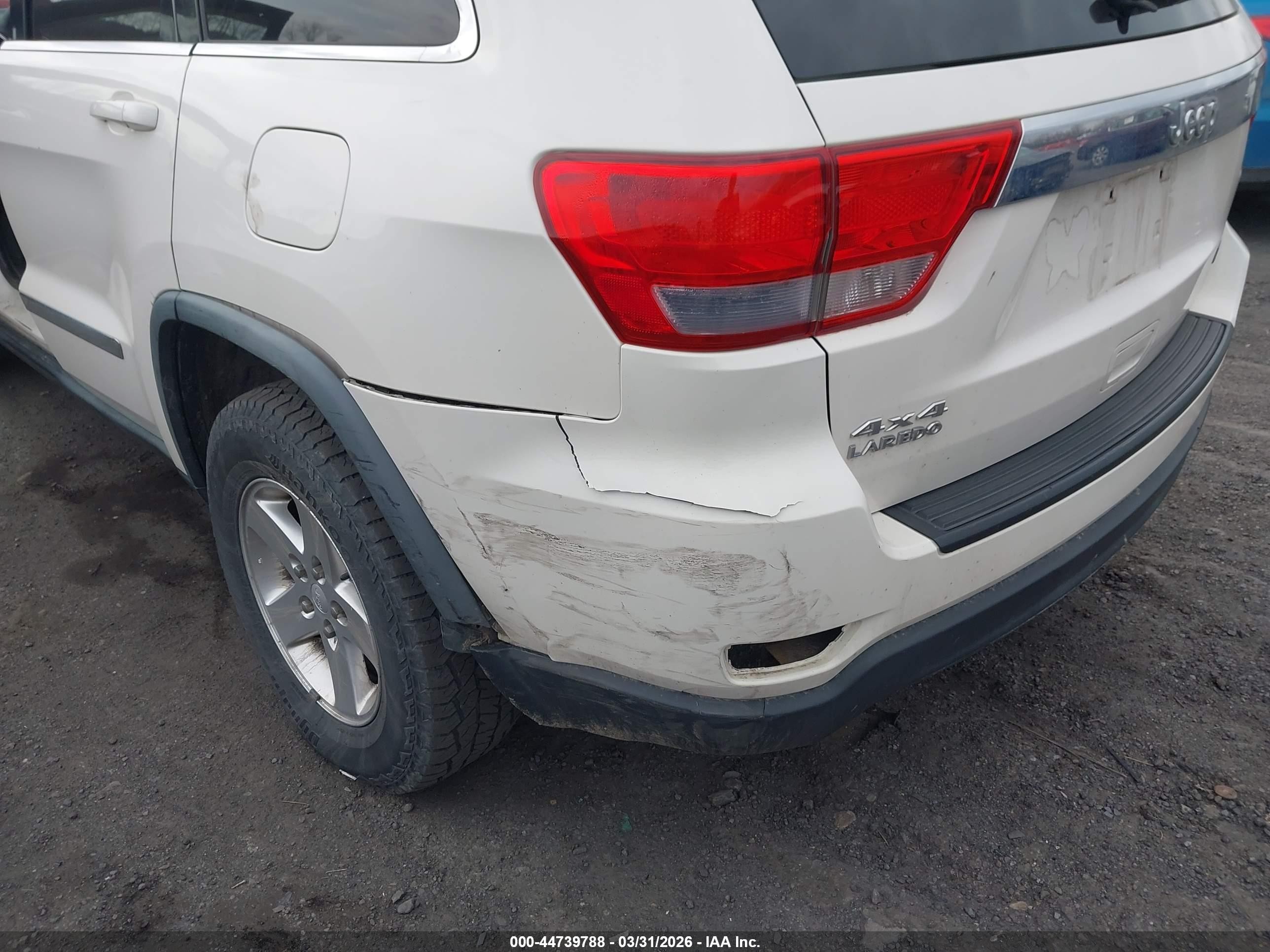 2011 Jeep Grand Cherokee Laredo White vin: 1J4RR4GG3BC640030