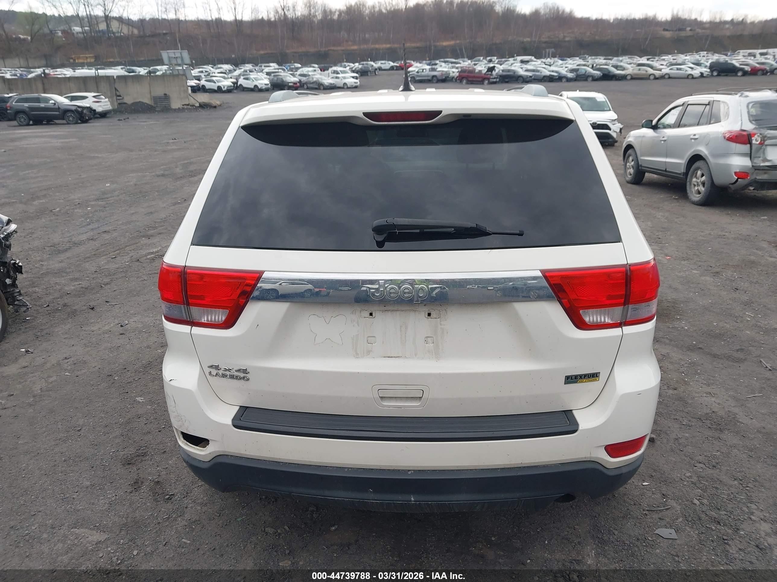 2011 Jeep Grand Cherokee Laredo White vin: 1J4RR4GG3BC640030