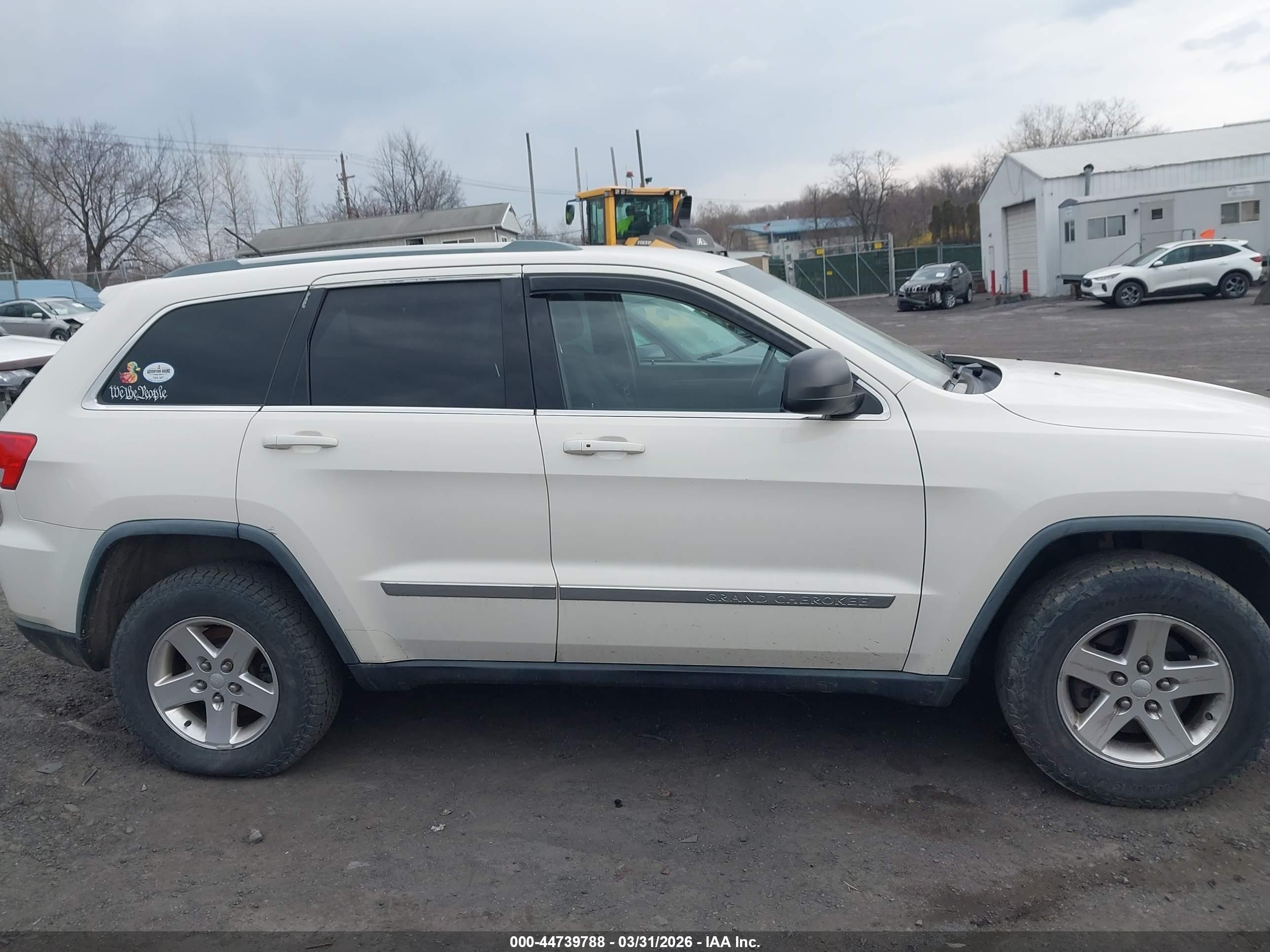 2011 Jeep Grand Cherokee Laredo White vin: 1J4RR4GG3BC640030