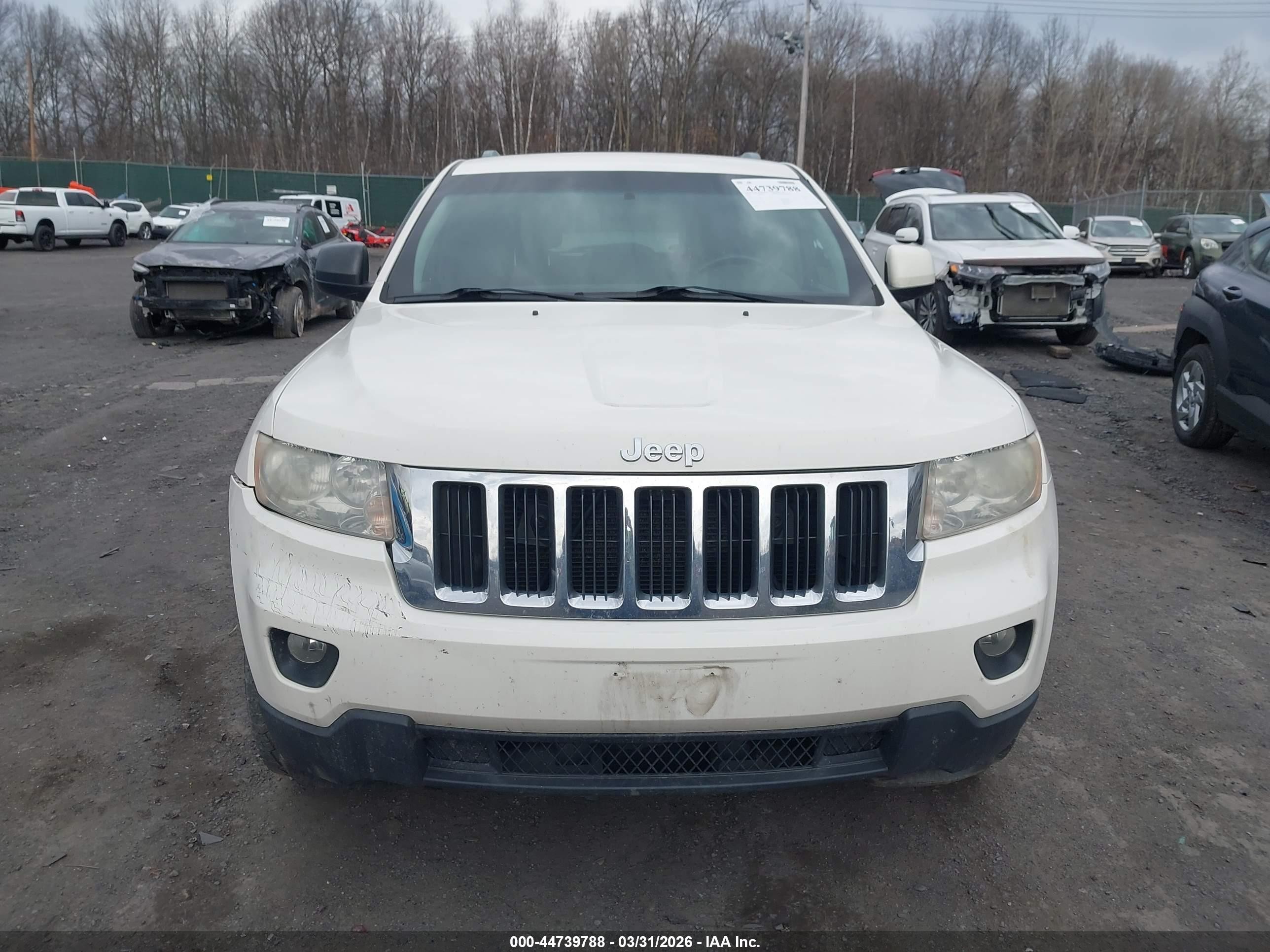 2011 Jeep Grand Cherokee Laredo White vin: 1J4RR4GG3BC640030