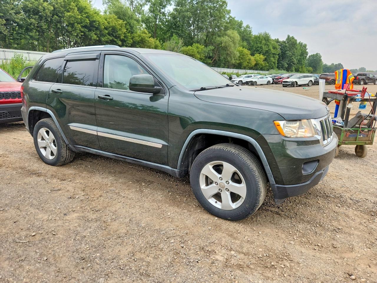 2011 Jeep Grand Cherokee Laredo Зеленый vin: 1J4RR4GG3BC641825