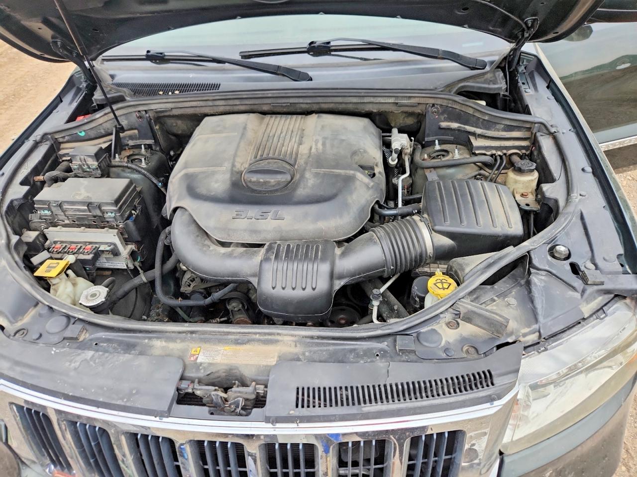 2011 Jeep Grand Cherokee Laredo Зеленый vin: 1J4RR4GG3BC641825