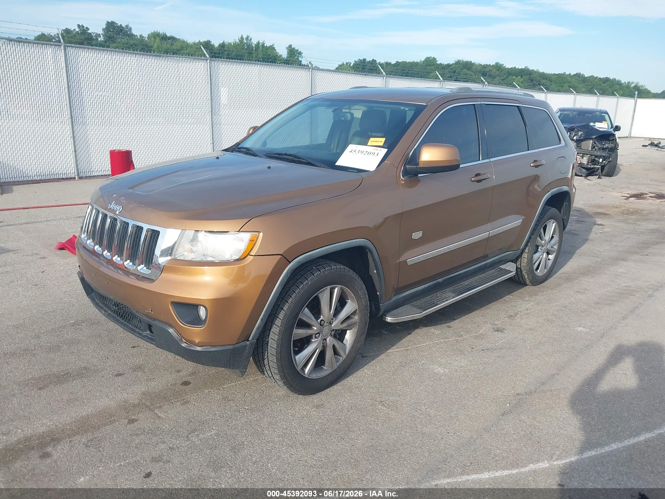 2011 Jeep Grand Cherokee Laredo Оранжевый vin: 1J4RR4GG3BC675408
