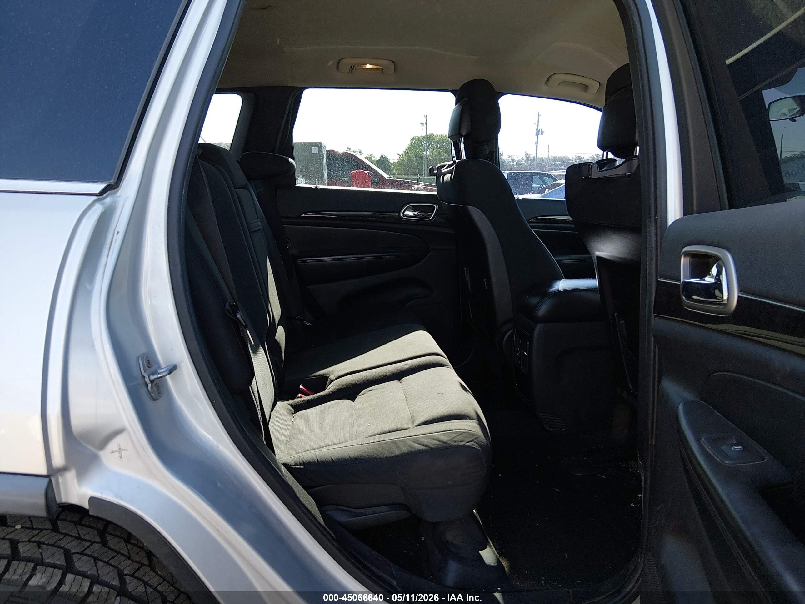 2011 Jeep Grand Cherokee Laredo Silver vin: 1J4RR4GG3BC705443