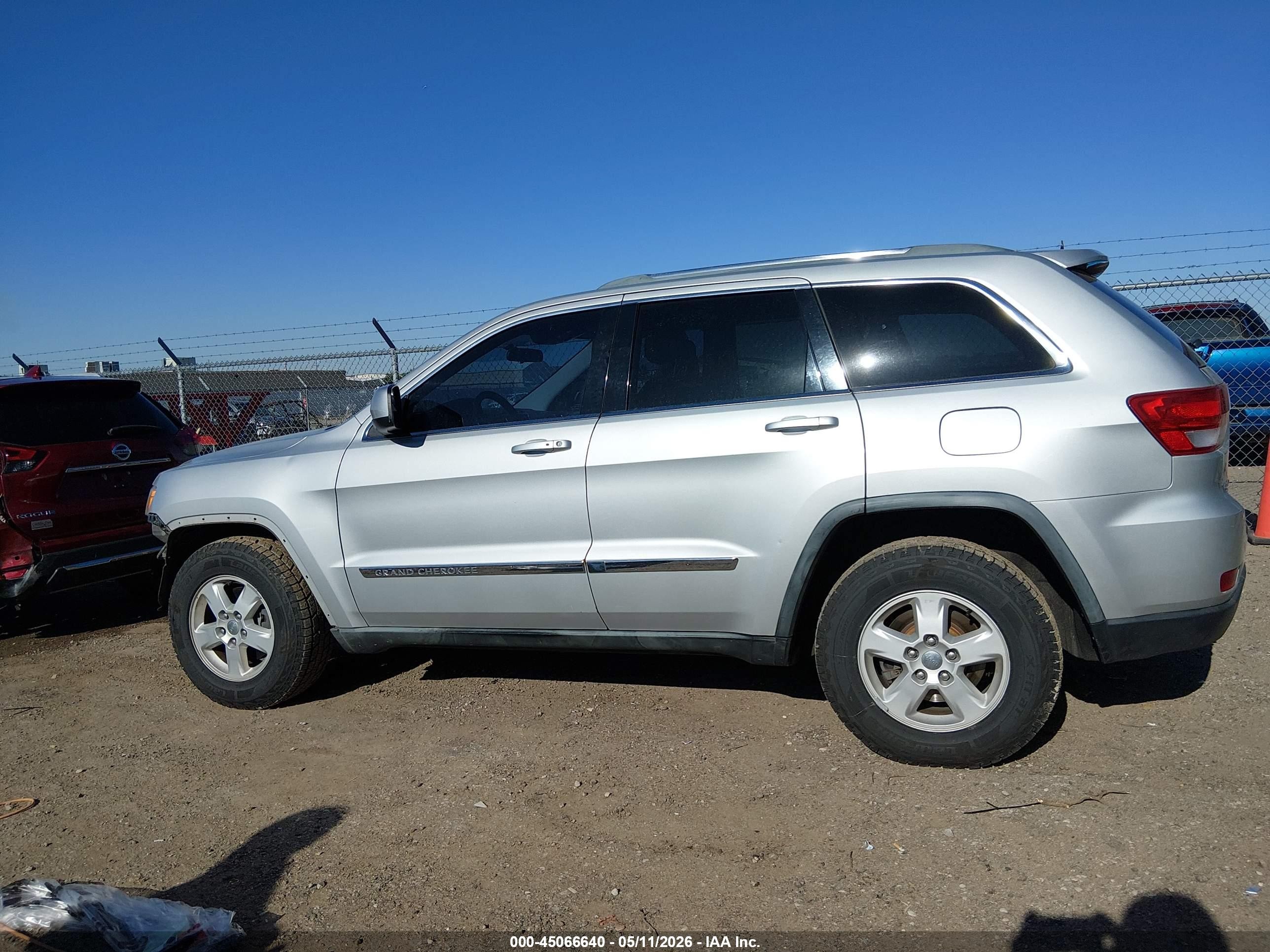 2011 Jeep Grand Cherokee Laredo Silver vin: 1J4RR4GG3BC705443