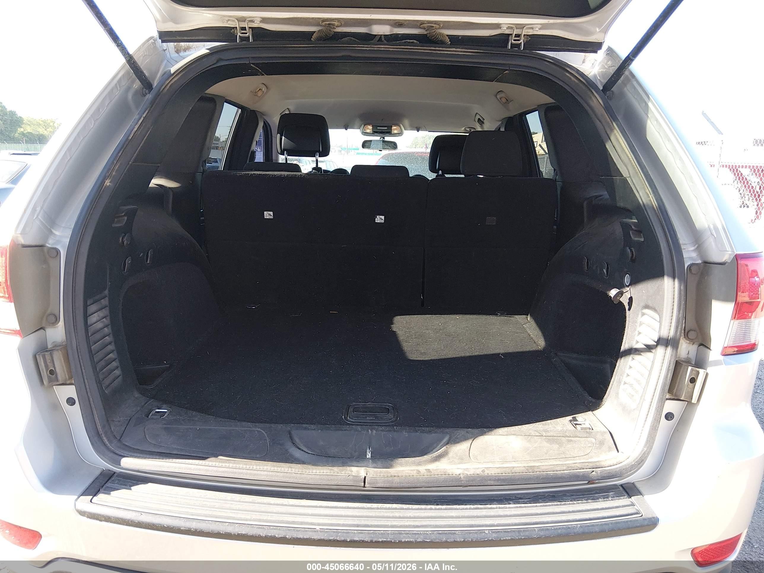 2011 Jeep Grand Cherokee Laredo Silver vin: 1J4RR4GG3BC705443