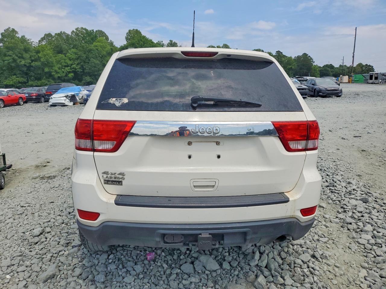 2011 Jeep Grand Cherokee Laredo Белый vin: 1J4RR4GG4BC519653