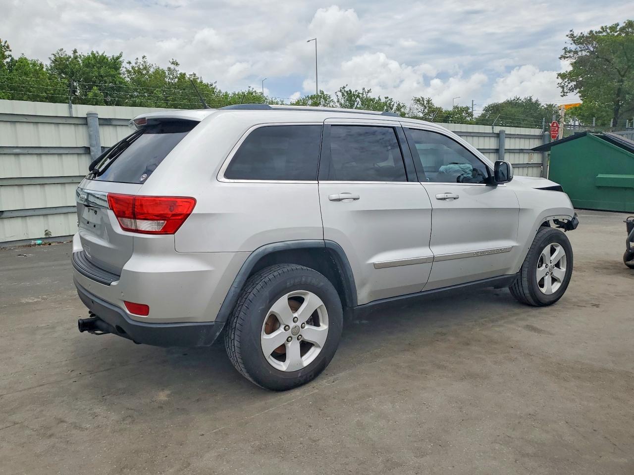 2011 Jeep Grand Cherokee Laredo Silver vin: 1J4RR4GG4BC541703