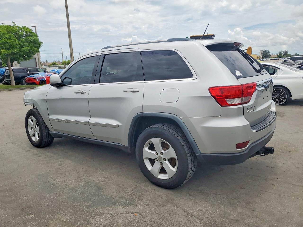 2011 Jeep Grand Cherokee Laredo Silver vin: 1J4RR4GG4BC541703