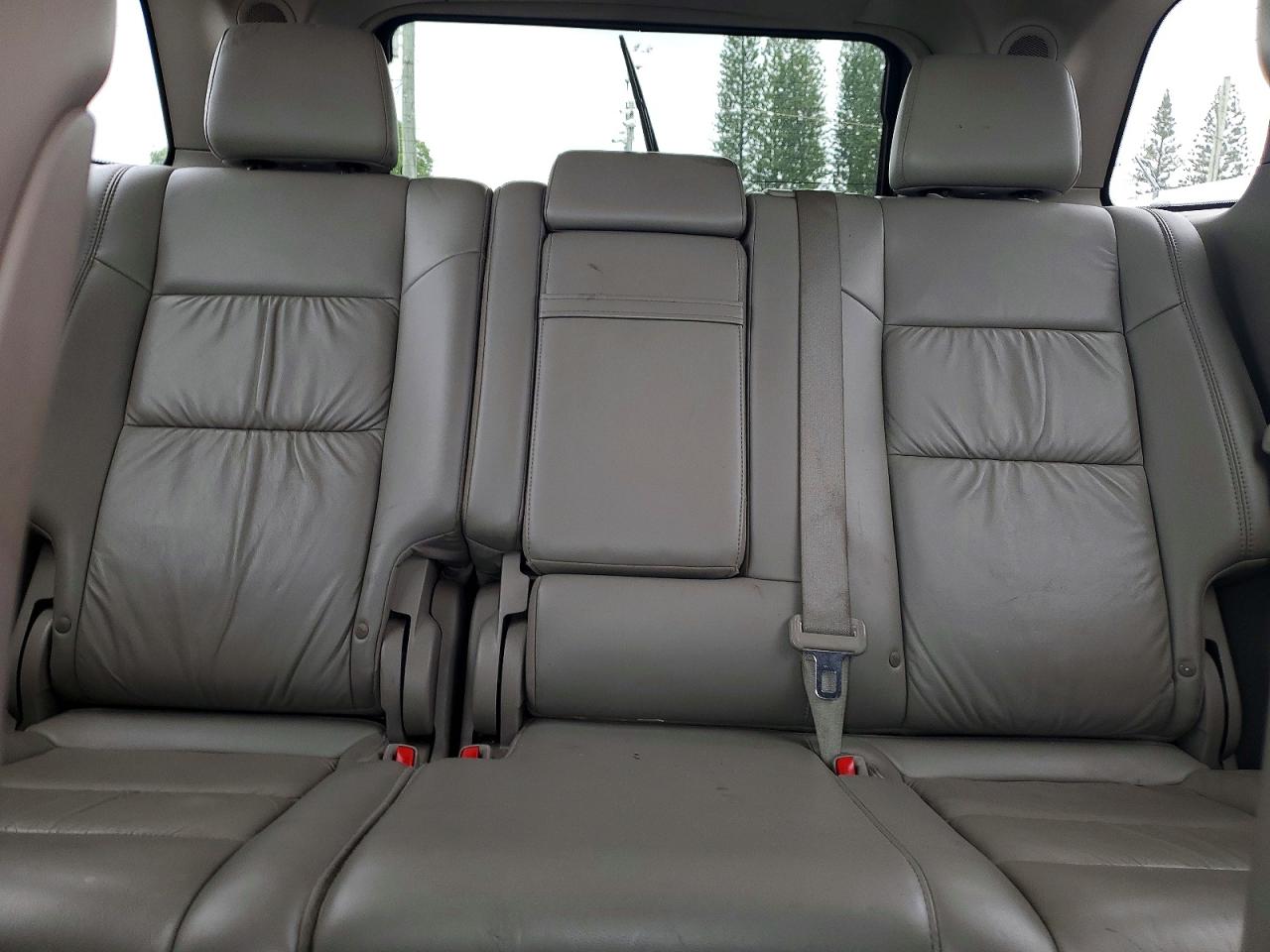 2011 Jeep Grand Cherokee Laredo Silver vin: 1J4RR4GG4BC541703