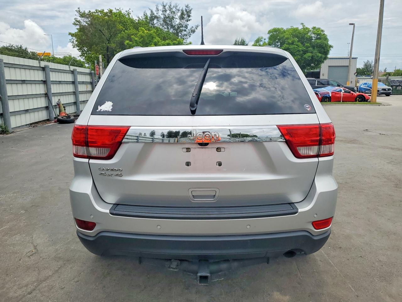 2011 Jeep Grand Cherokee Laredo Silver vin: 1J4RR4GG4BC541703