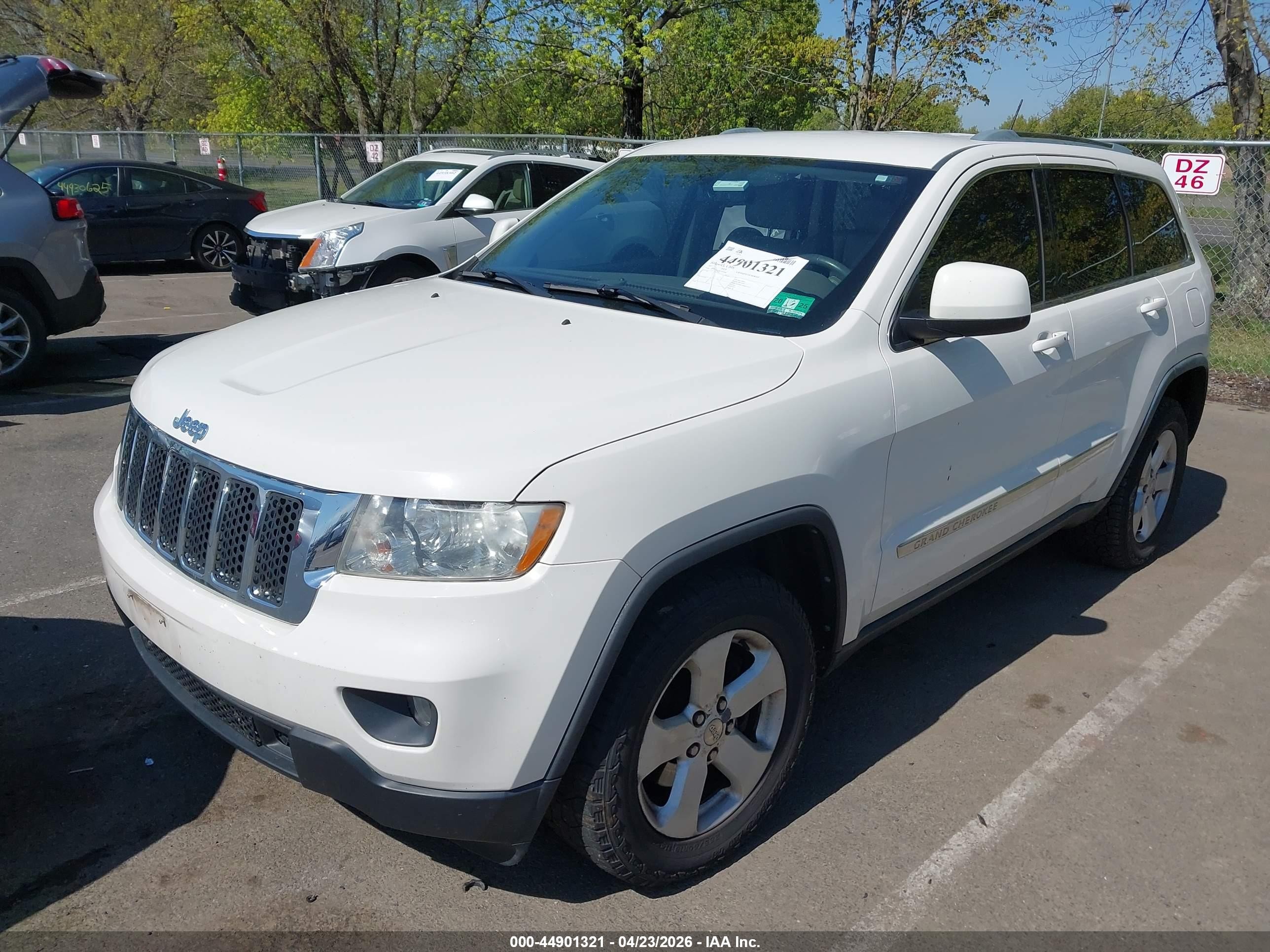2011 Jeep Grand Cherokee Laredo White vin: 1J4RR4GG4BC563846