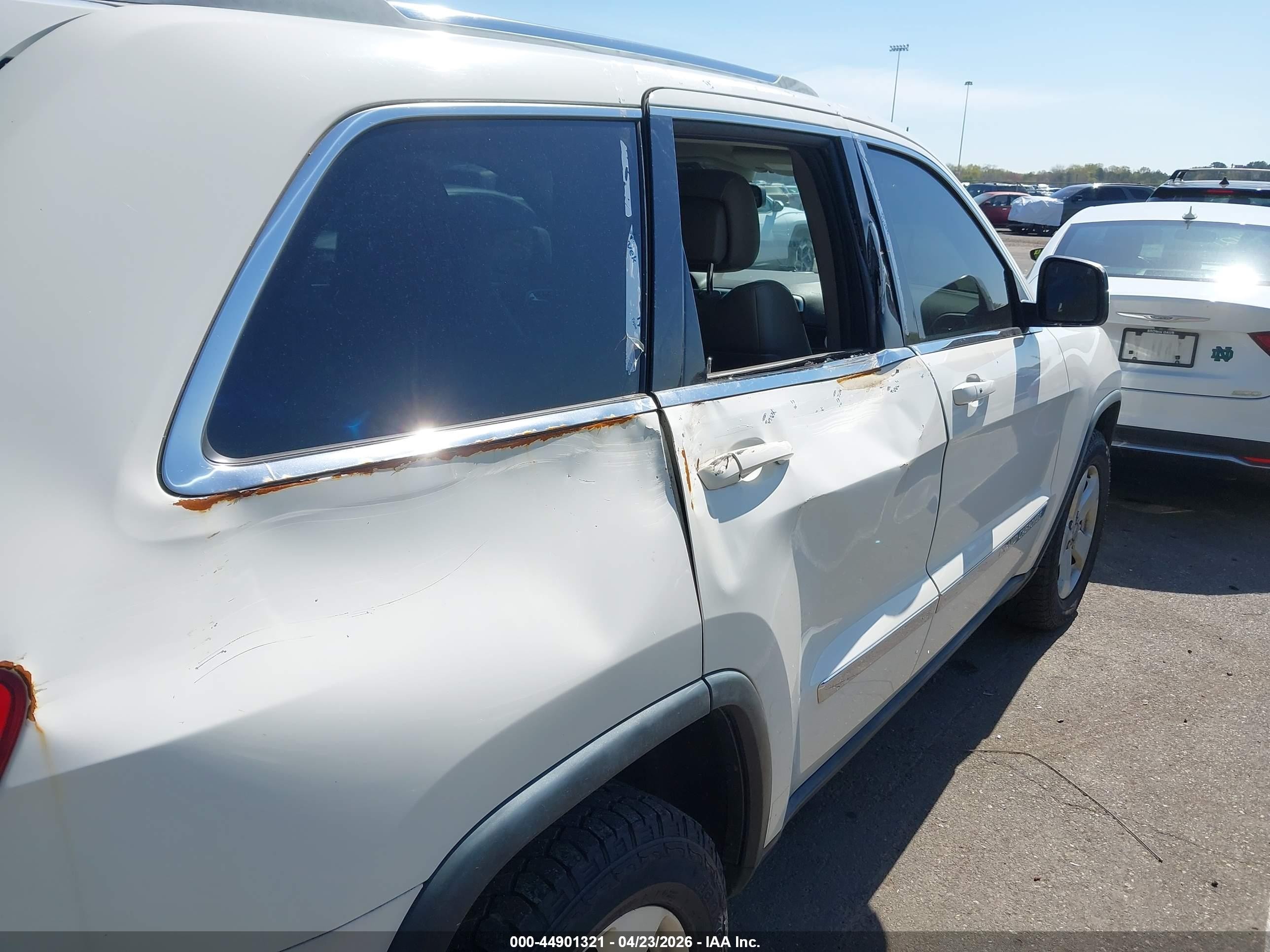 2011 Jeep Grand Cherokee Laredo White vin: 1J4RR4GG4BC563846