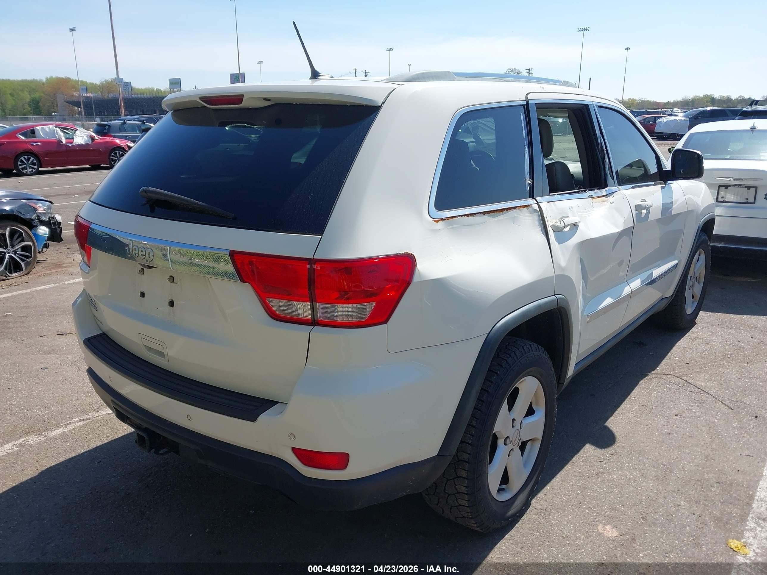 2011 Jeep Grand Cherokee Laredo White vin: 1J4RR4GG4BC563846