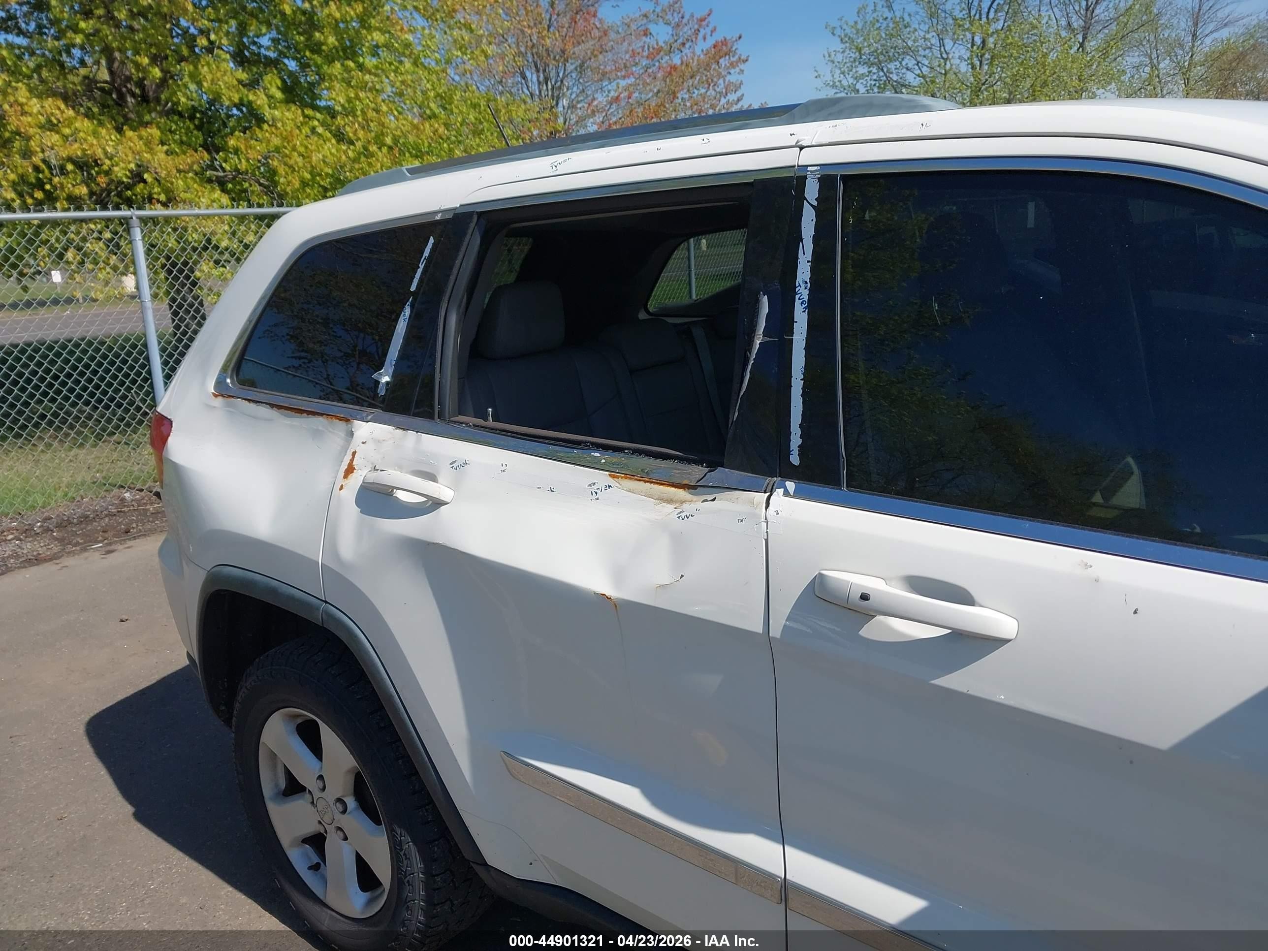 2011 Jeep Grand Cherokee Laredo White vin: 1J4RR4GG4BC563846