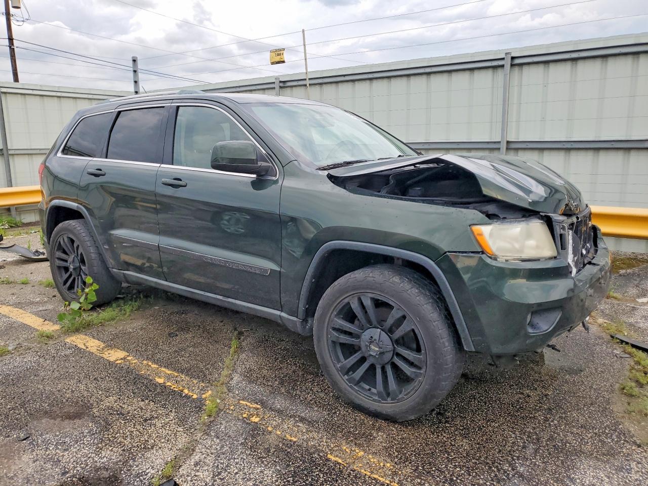 2011 Jeep Grand Cherokee Laredo Green vin: 1J4RR4GG4BC584339