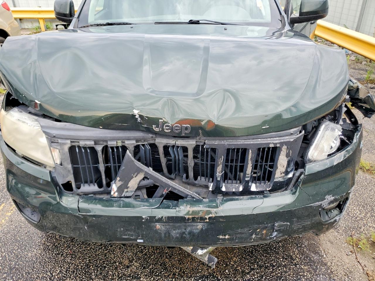 2011 Jeep Grand Cherokee Laredo Green vin: 1J4RR4GG4BC584339