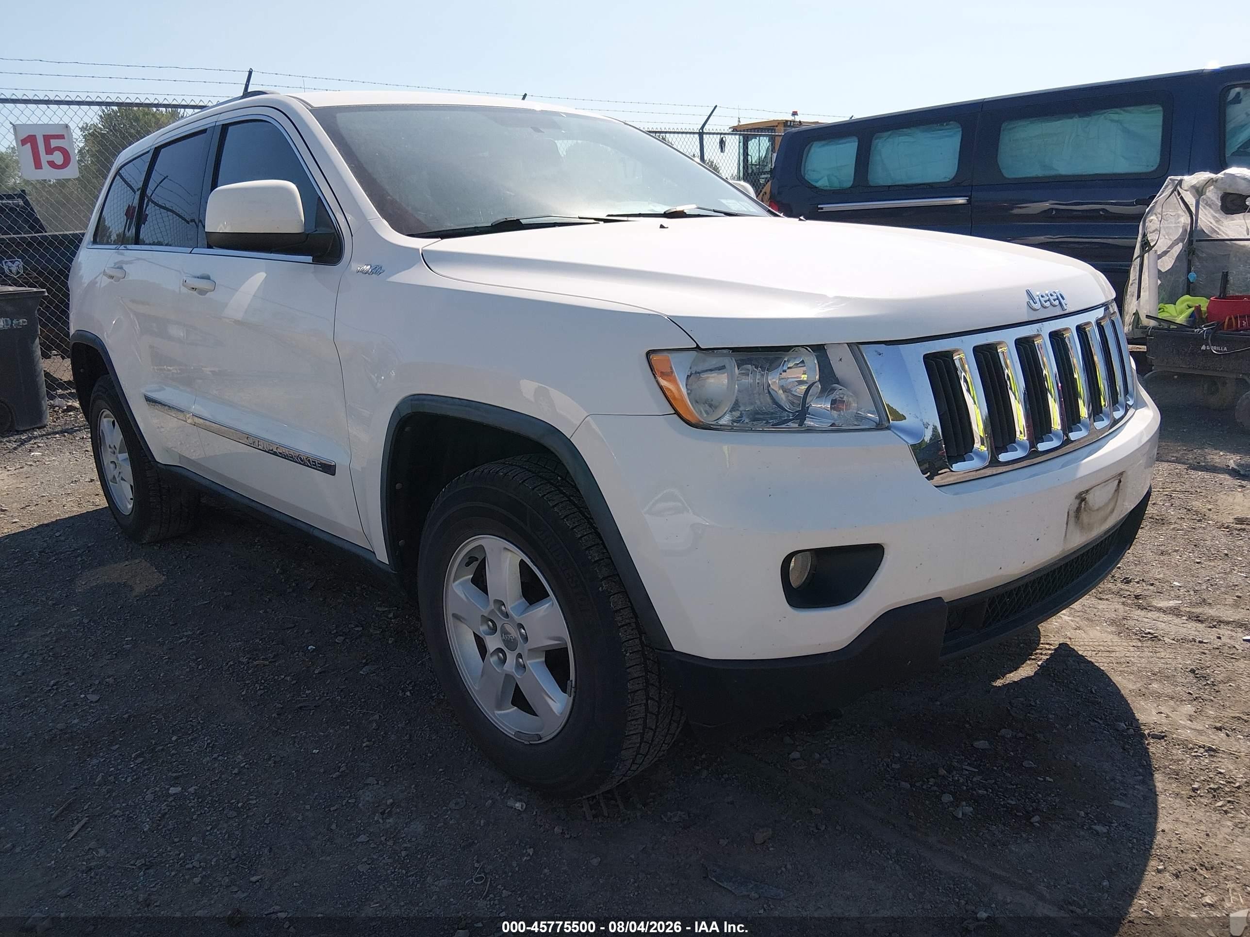2011 Jeep Grand Cherokee Laredo White vin: 1J4RR4GG4BC589783