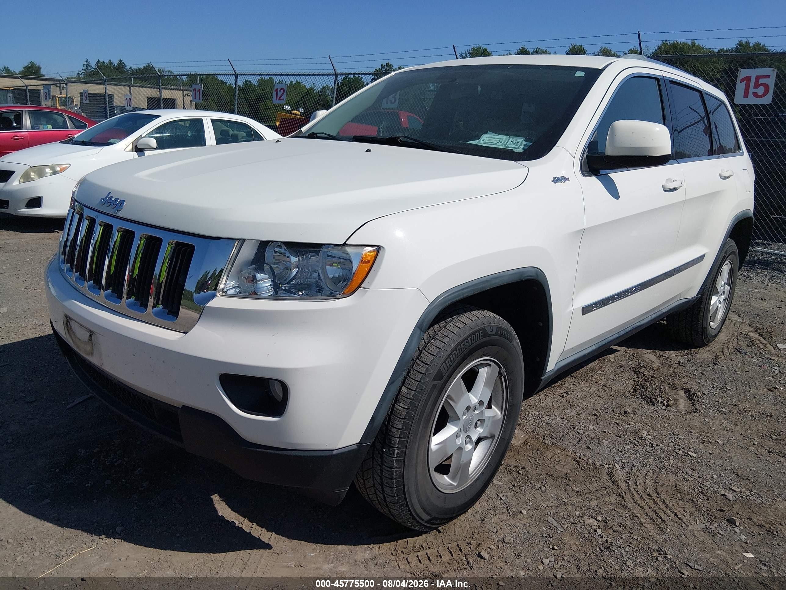 2011 Jeep Grand Cherokee Laredo White vin: 1J4RR4GG4BC589783
