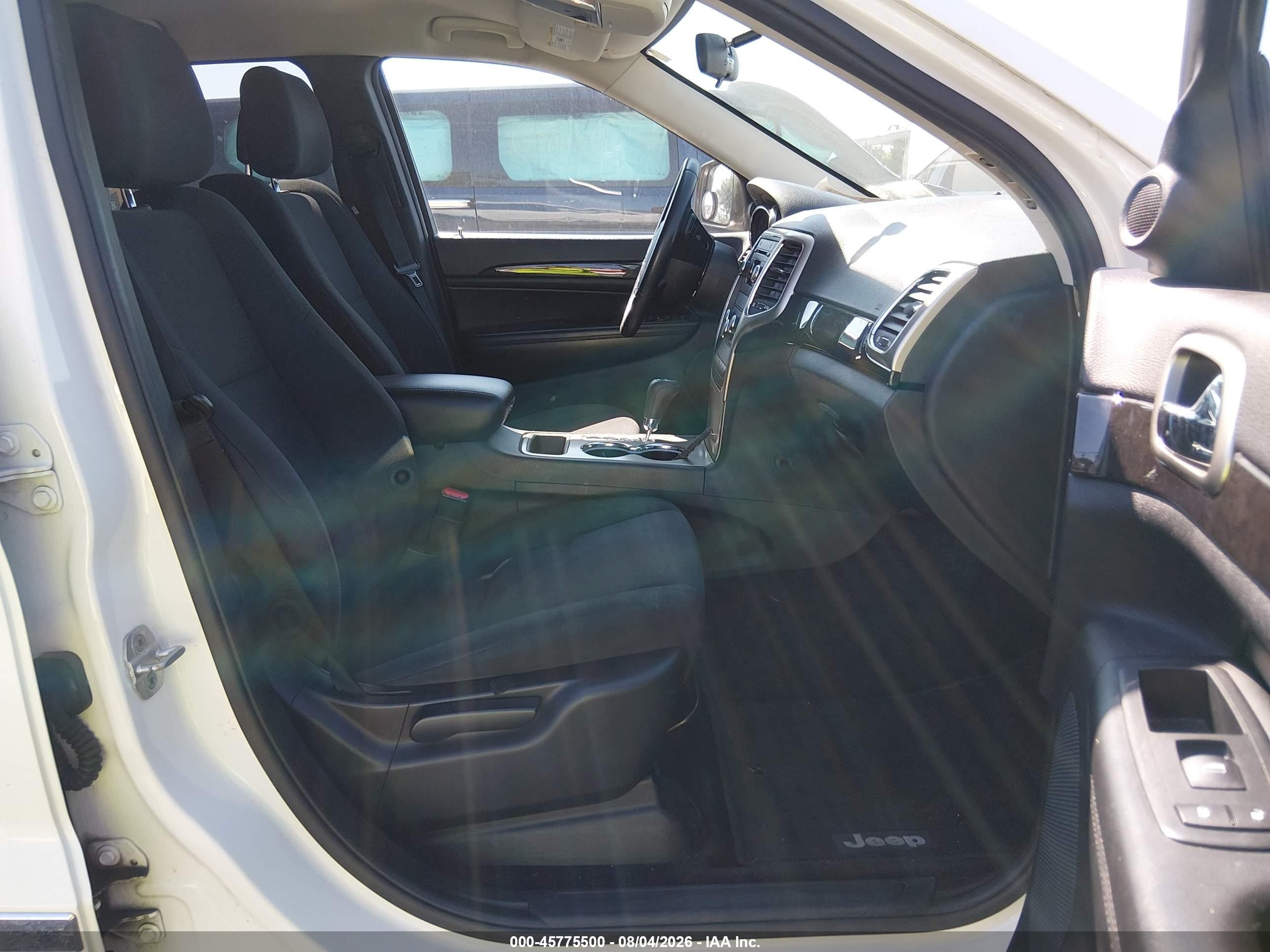2011 Jeep Grand Cherokee Laredo White vin: 1J4RR4GG4BC589783