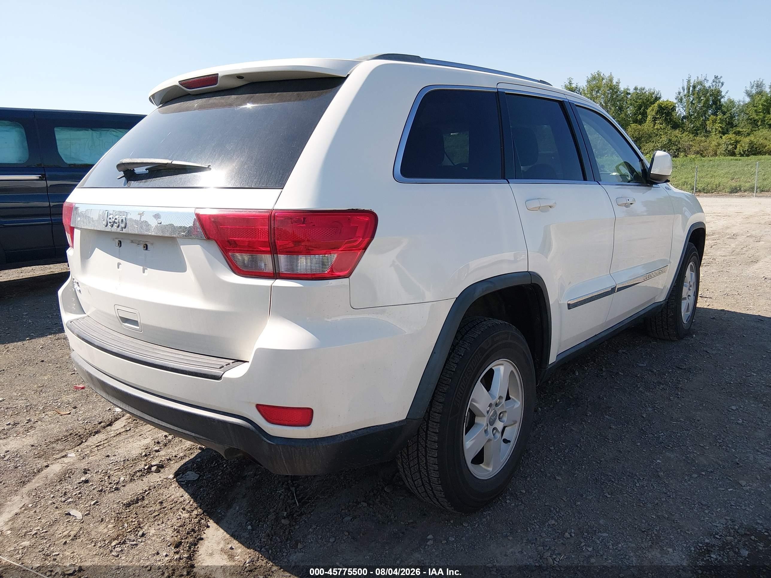 2011 Jeep Grand Cherokee Laredo White vin: 1J4RR4GG4BC589783