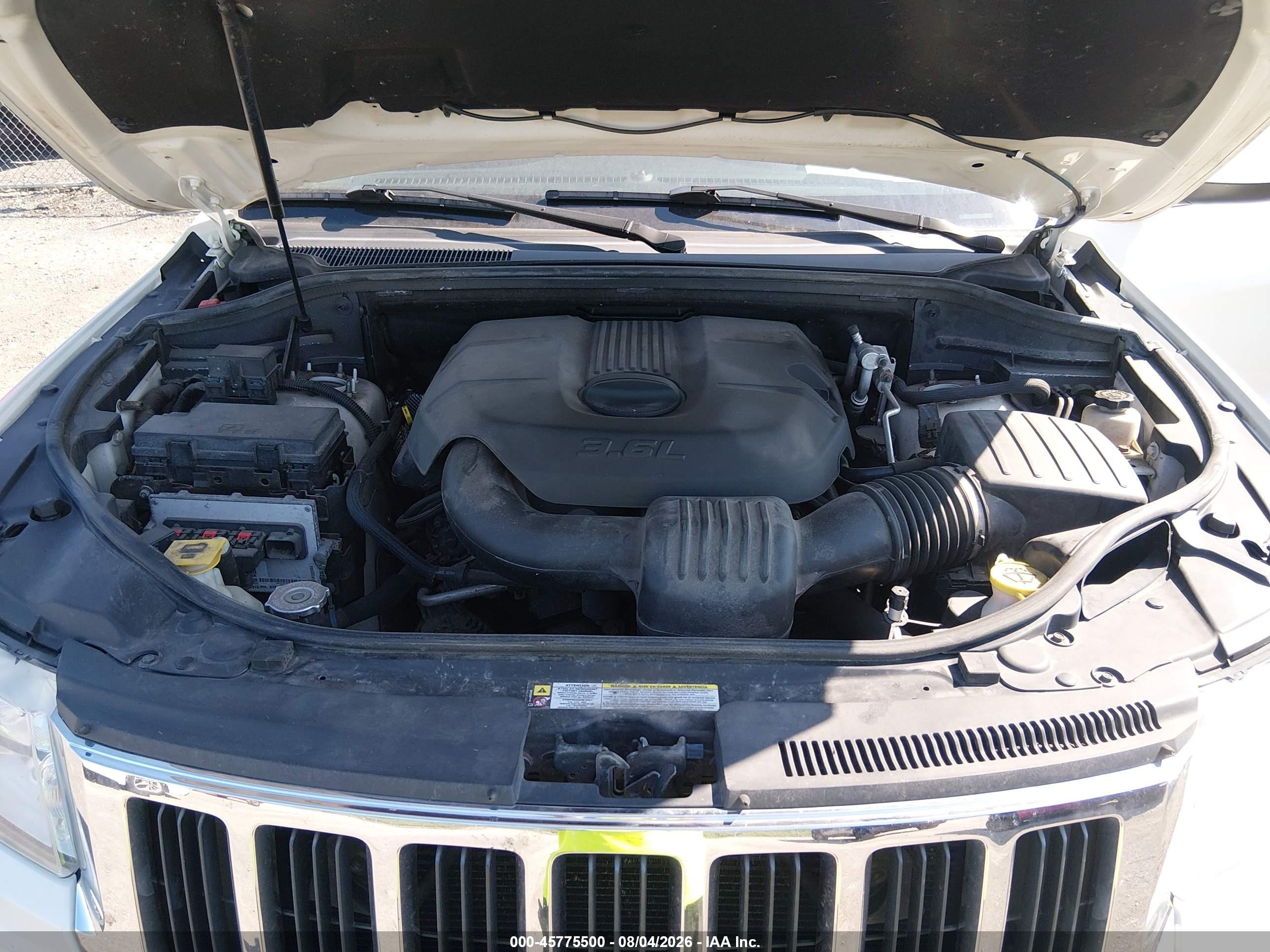 2011 Jeep Grand Cherokee Laredo White vin: 1J4RR4GG4BC589783