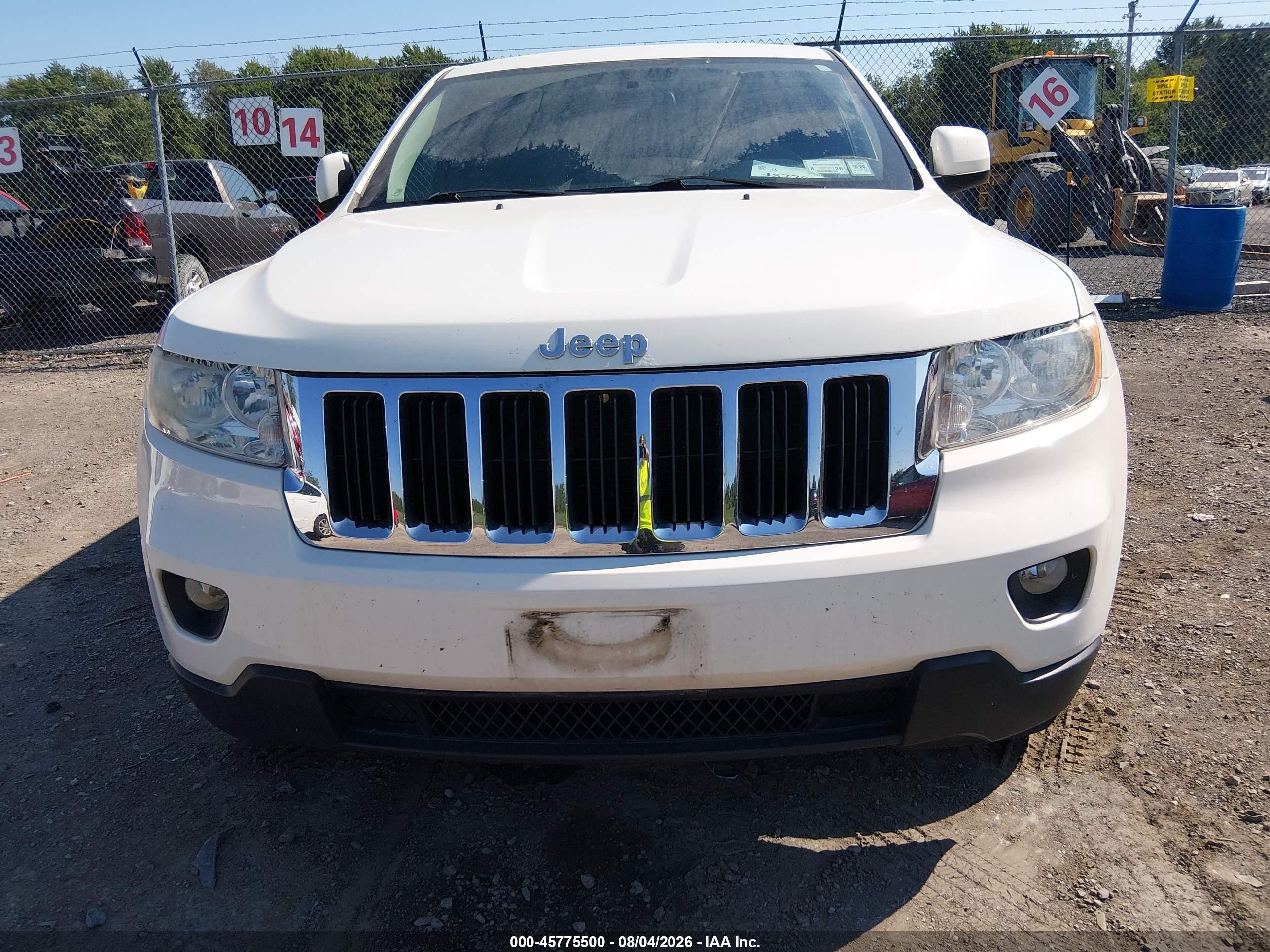 2011 Jeep Grand Cherokee Laredo White vin: 1J4RR4GG4BC589783