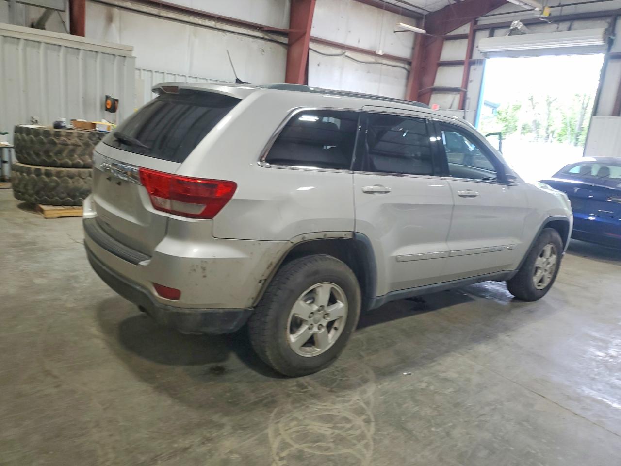 2011 Jeep Grand Cherokee Laredo Gray vin: 1J4RR4GG4BC600524