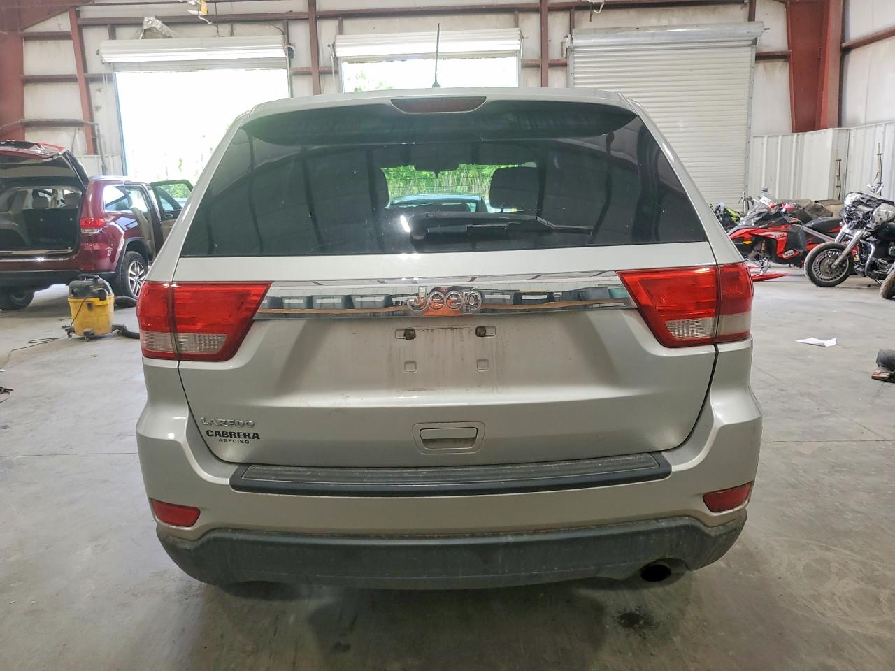 2011 Jeep Grand Cherokee Laredo Gray vin: 1J4RR4GG4BC600524