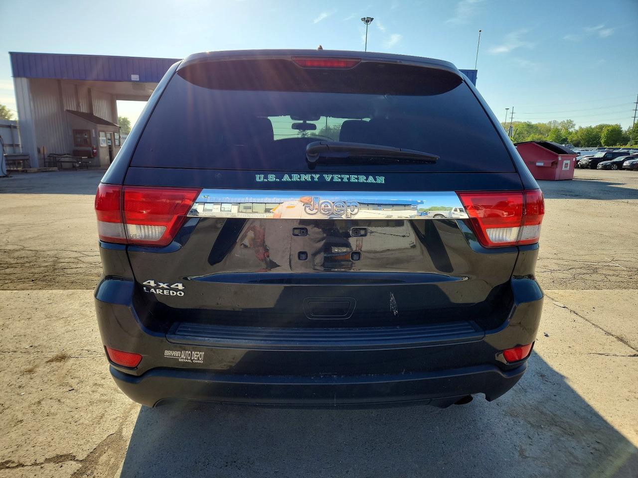 2011 Jeep Grand Cherokee Laredo Black vin: 1J4RR4GG4BC615007
