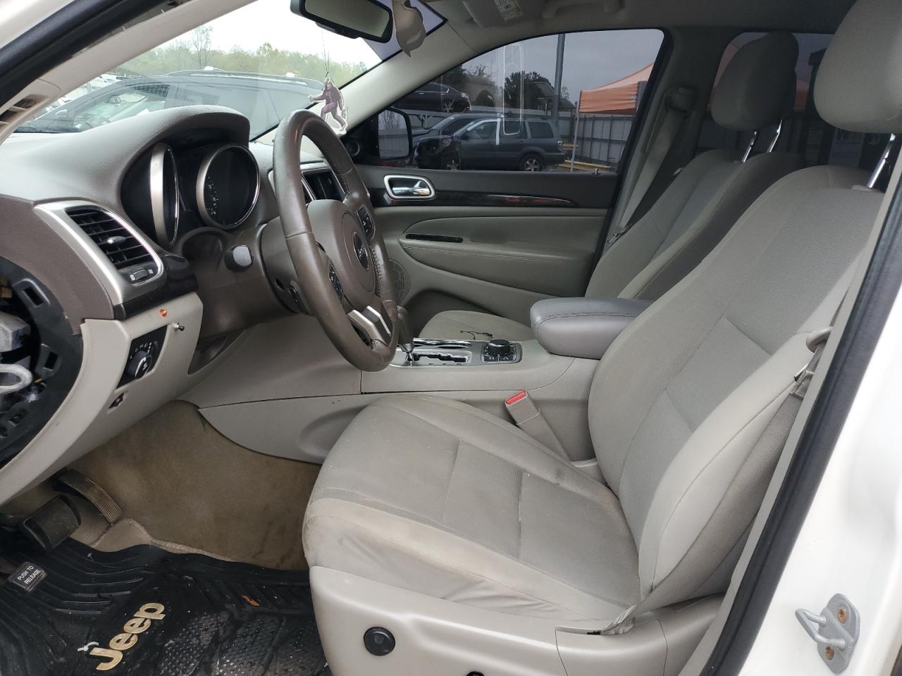 2011 Jeep Grand Cherokee Laredo White vin: 1J4RR4GG4BC617663