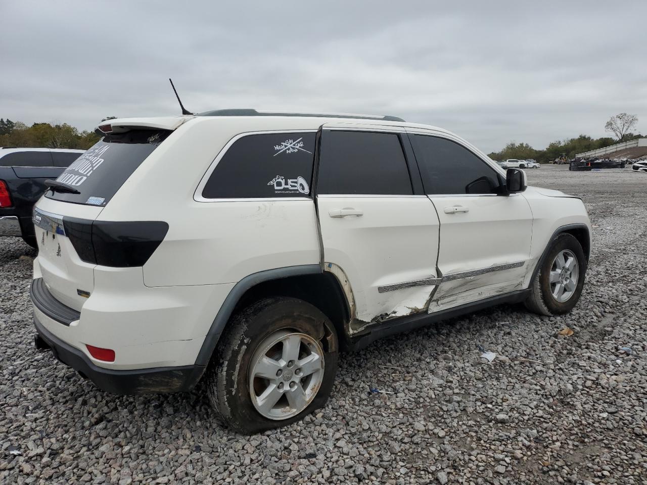 2011 Jeep Grand Cherokee Laredo White vin: 1J4RR4GG4BC617663