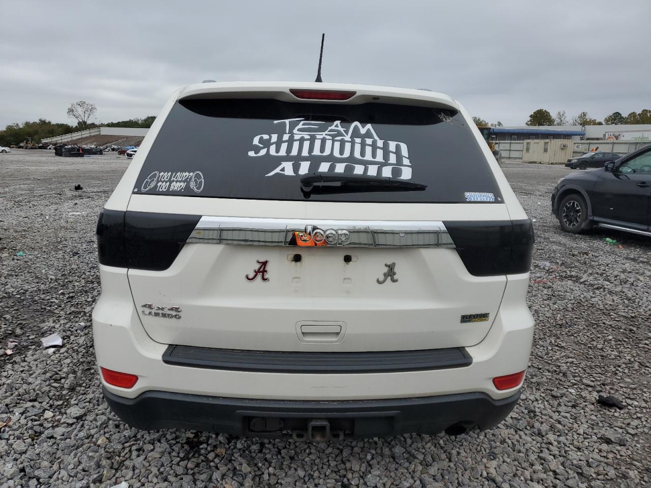 2011 Jeep Grand Cherokee Laredo White vin: 1J4RR4GG4BC617663