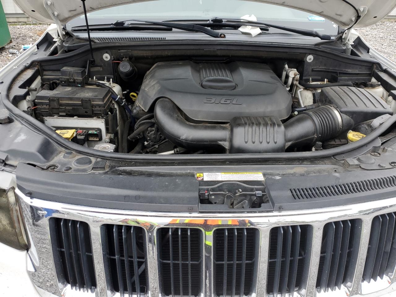 2011 Jeep Grand Cherokee Laredo White vin: 1J4RR4GG4BC617663