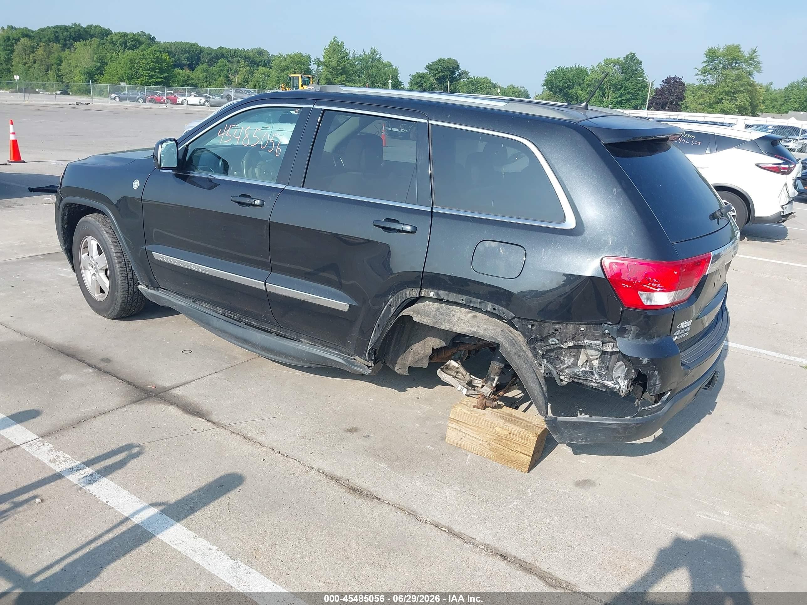 2011 Jeep Grand Cherokee Laredo Серый vin: 1J4RR4GG4BC660707