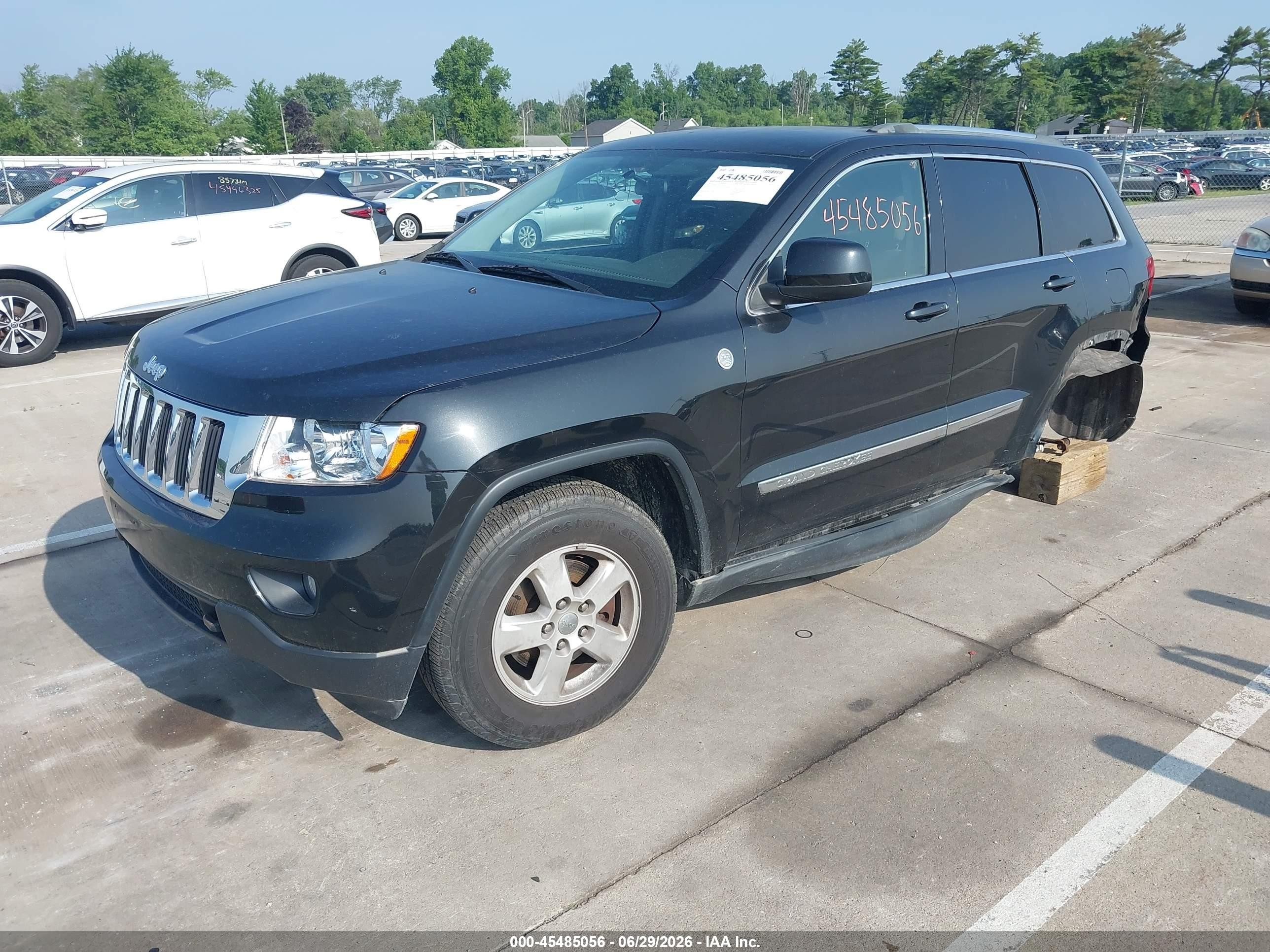 2011 Jeep Grand Cherokee Laredo Серый vin: 1J4RR4GG4BC660707