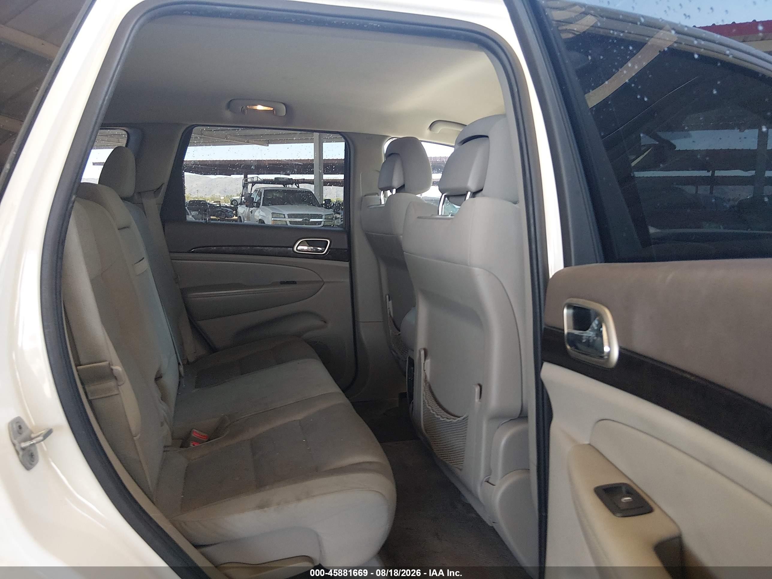 2011 Jeep Grand Cherokee Laredo White vin: 1J4RR4GG4BC673487